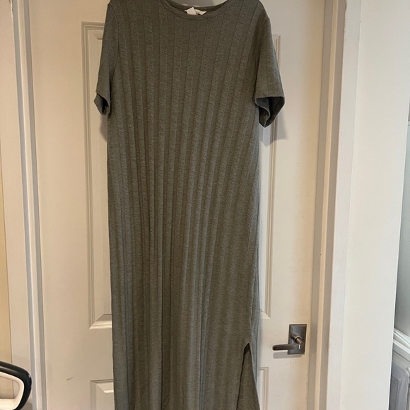 H&M Maternity Mama sage green/olive Ribbed Maxi Dress - Picture 1 of 2